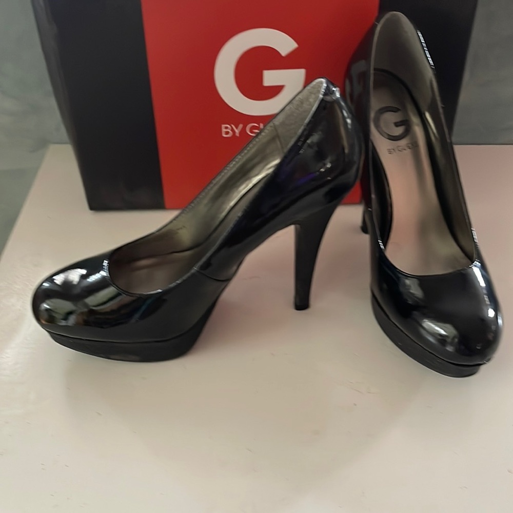 Black patent leather platform pumps